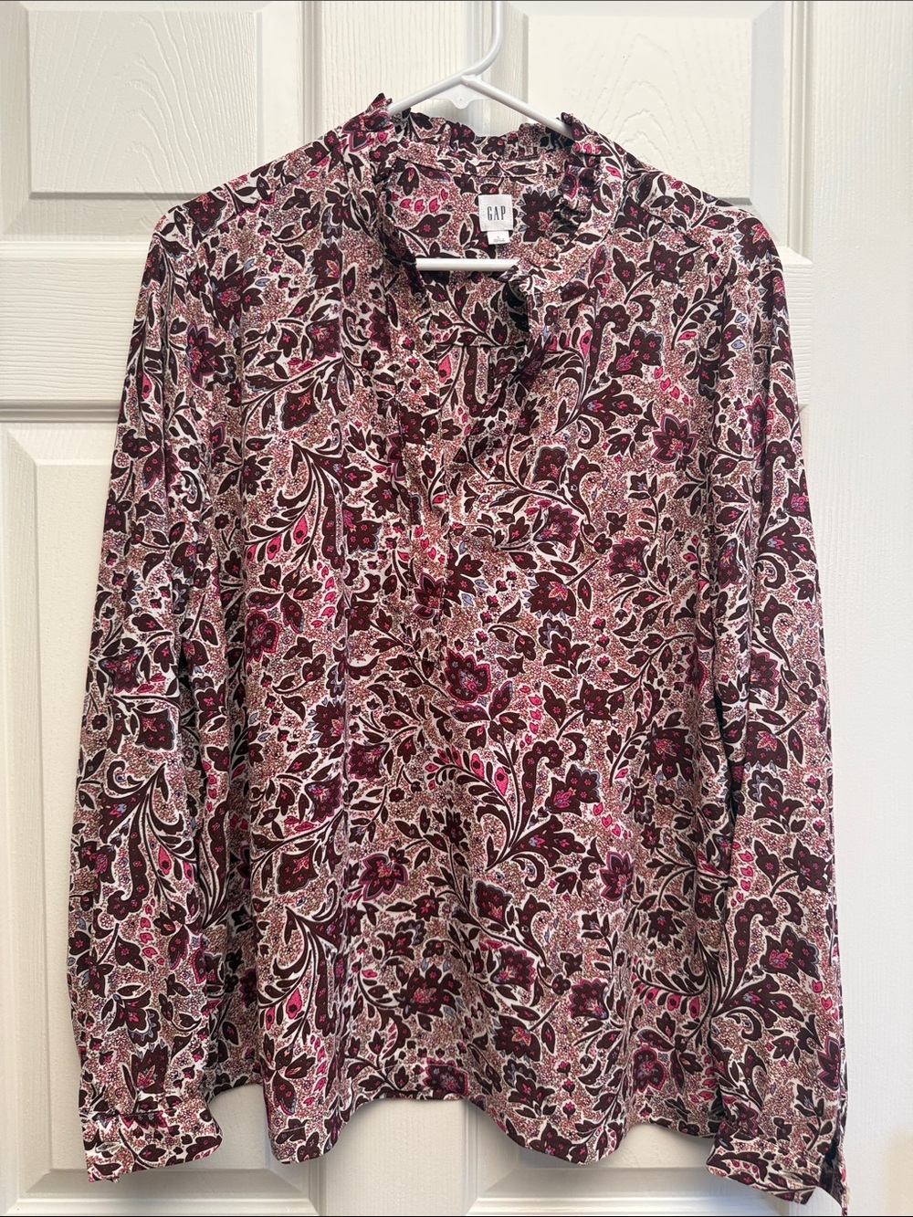 GAP women’s Burgundy and Cream Floral Button-Down Shirt